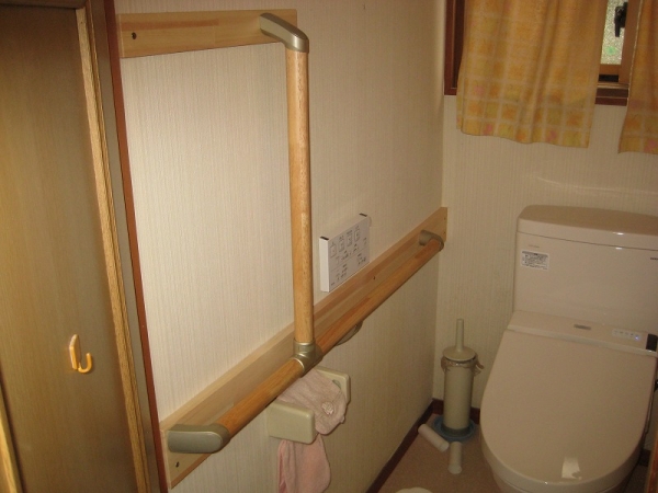 介護保険住宅改修2(トイレ手すり取付)
