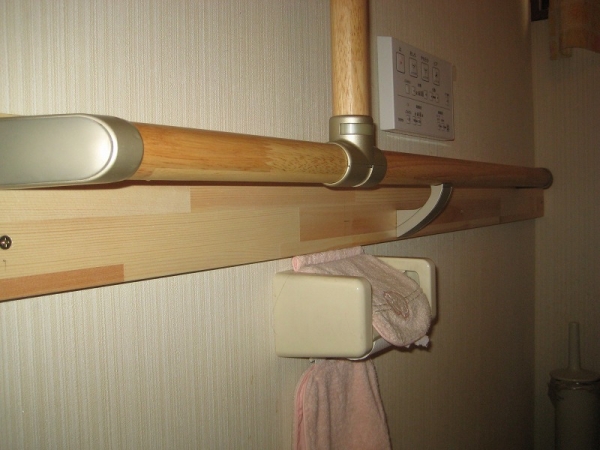 介護保険住宅改修2(トイレ手すり取付)